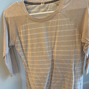 Under ARMOUR Womens Top